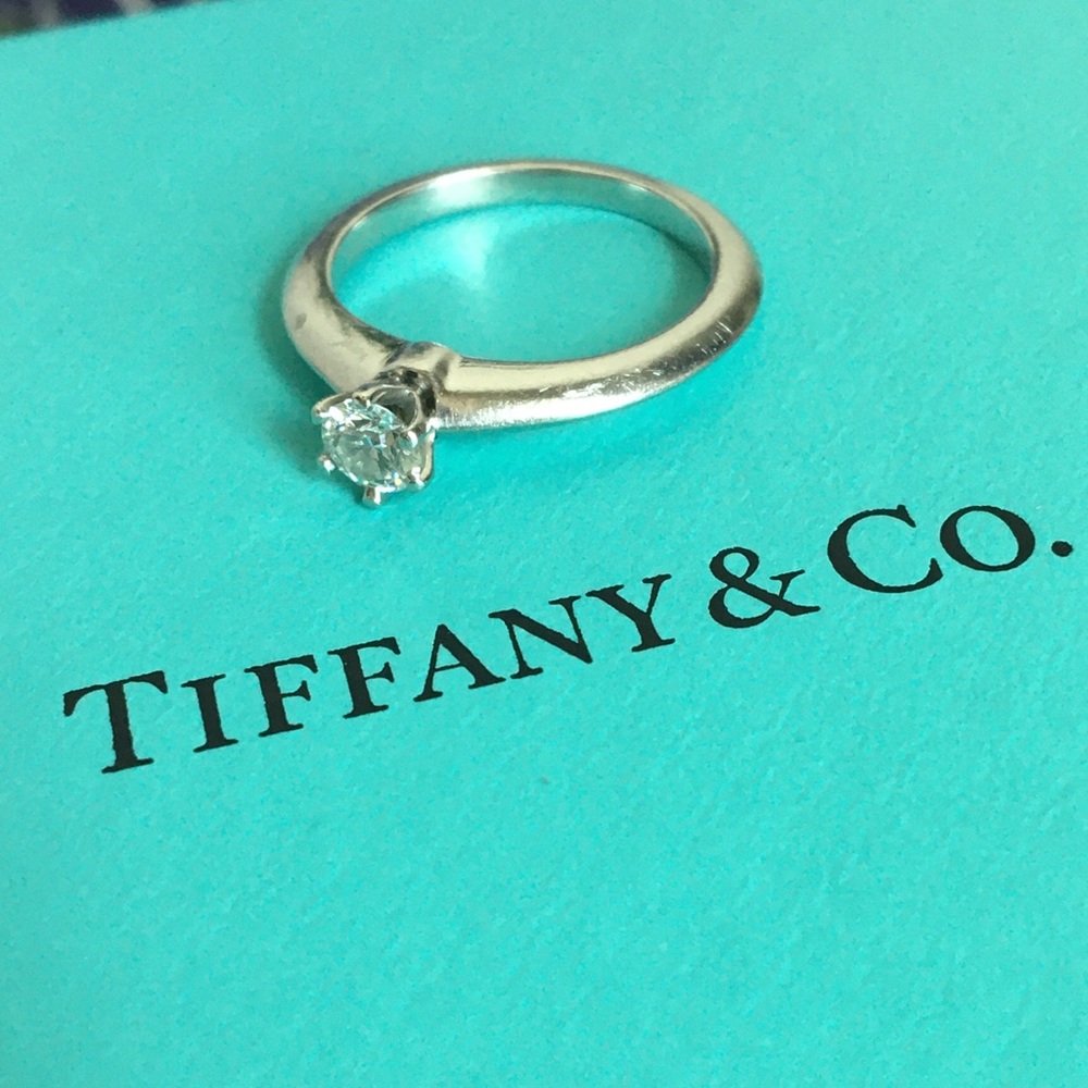 SOLD!!!Tiffany & Co. Diamond set in platinum ring